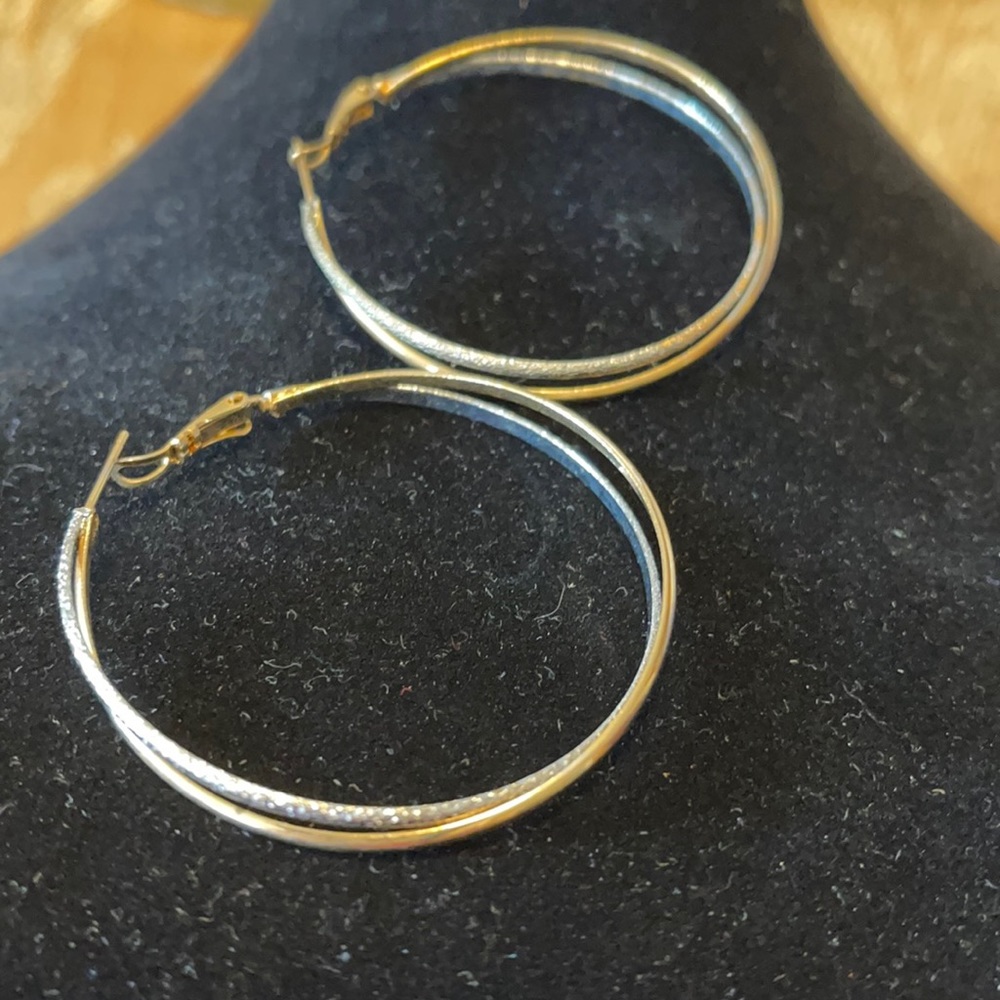 Used earrings set